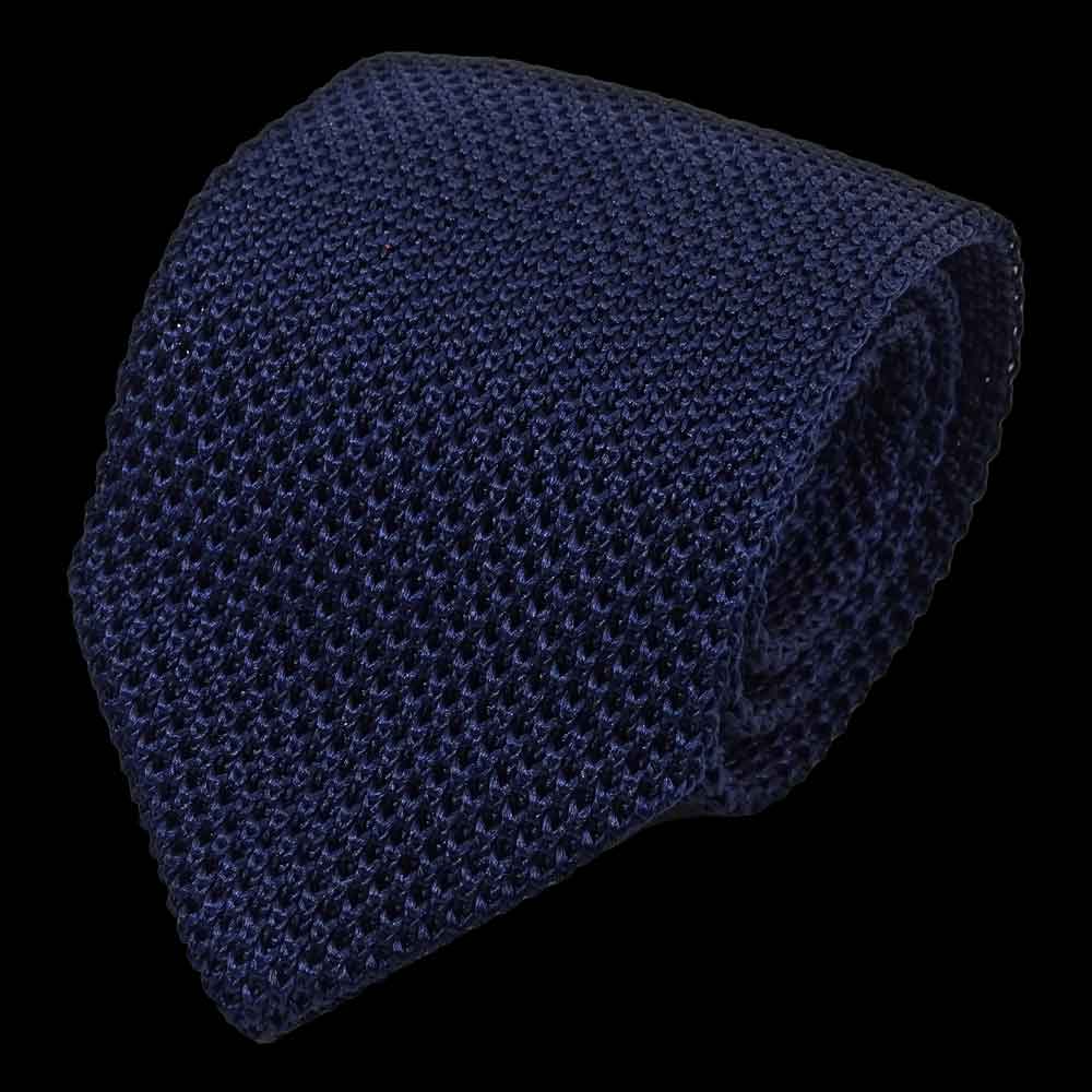 Cravates en tricot bleu foncé