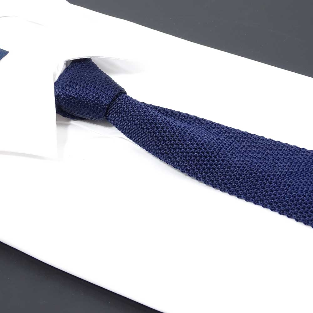 Cravates en tricot sur mesure