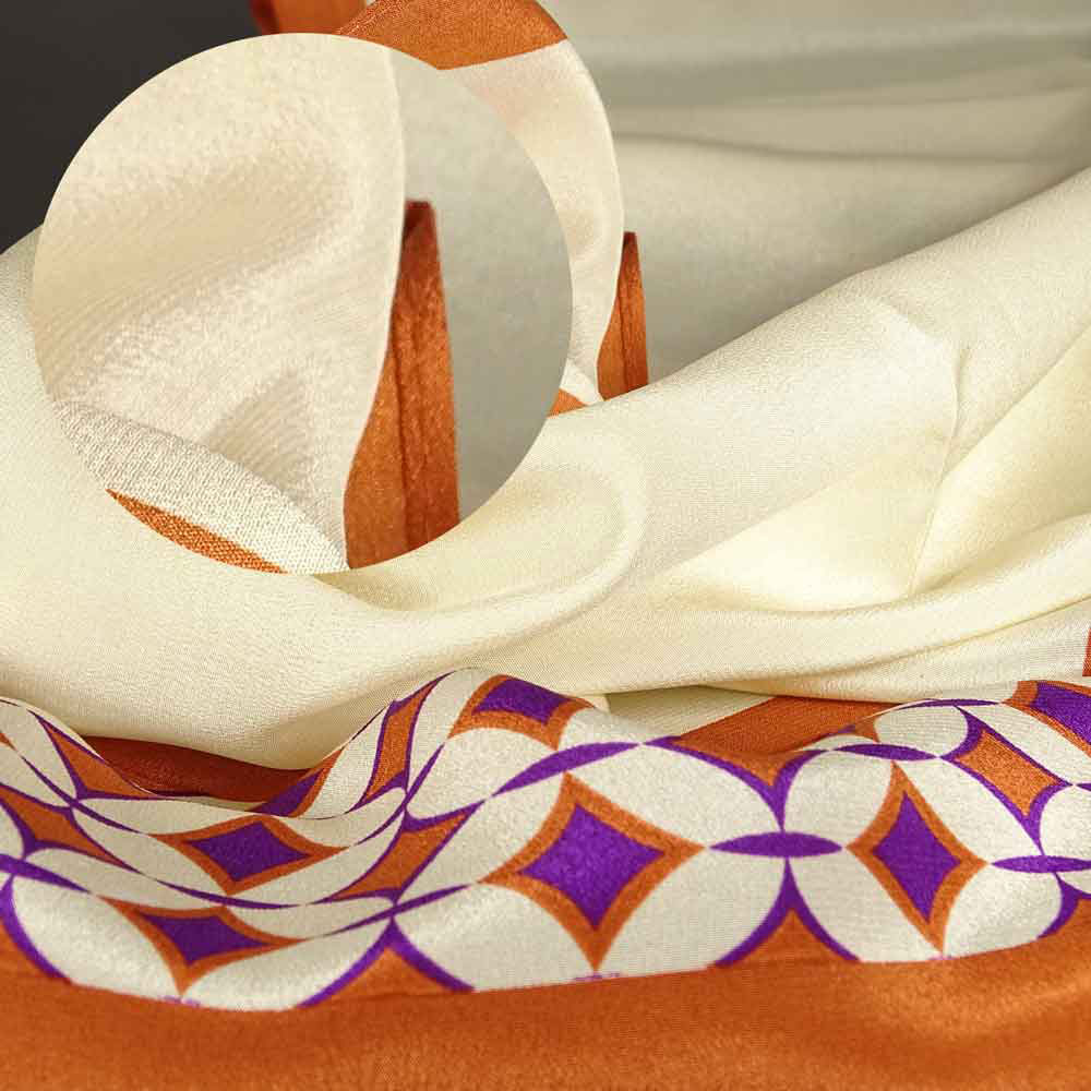 Gepersonaliseerde chiffon-sjaal met close-up van de stofstructuur